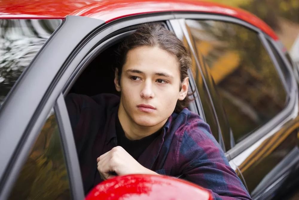 Proiect de lege: Condiții mai stricte pentru minorii de 17 ani care vor să conducă autovehicule - minori-17-ani-la-volan-1713877337.jpg