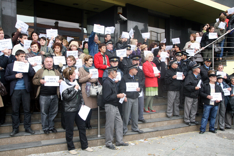 Sindicatul Liber Finanțe Constanța susține protestele pentru eliminarea inechităților salariale din sistemul public - mitinggrevaangajatiprimariefinan-1609414231.jpg