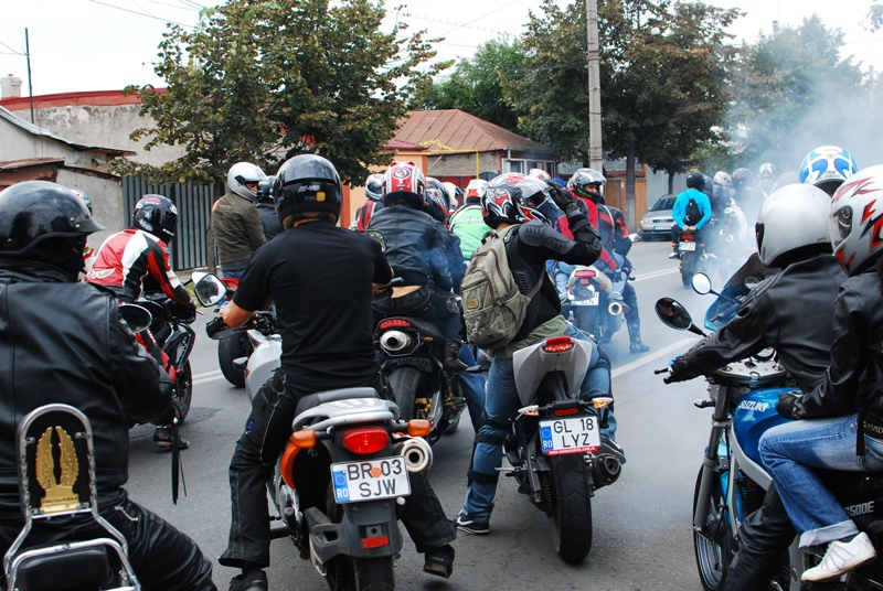 VIDEO / Motocicliști snopiți în bătaie de fostul viceprimar din Tuzla - mitingmoto-1349090593.jpg