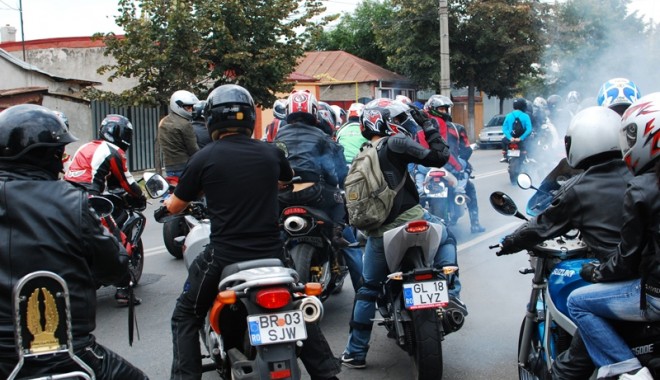 Un grup de motocicliști a fost snopit în bătaie de fostul viceprimar al Tuzlei - mitingmoto1349090593-1349124129.jpg