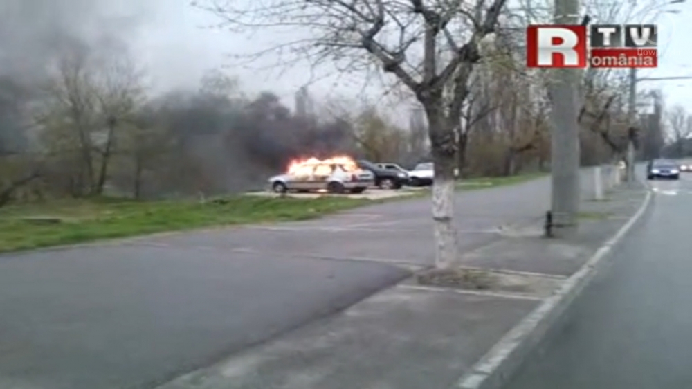 Două mașini care aparțin lui Adrian Mititelu au fost incendiate în Craiova / VIDEO - mititelu-1365341533.jpg