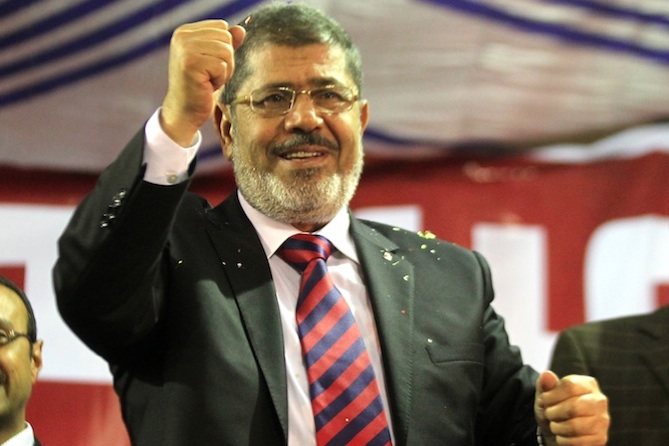 Fostul președinte Mohamed Morsi, judecat pentru spionaj vizând desfășurarea de acțiuni teroriste - mohammedmorsi1-1392562162.jpg