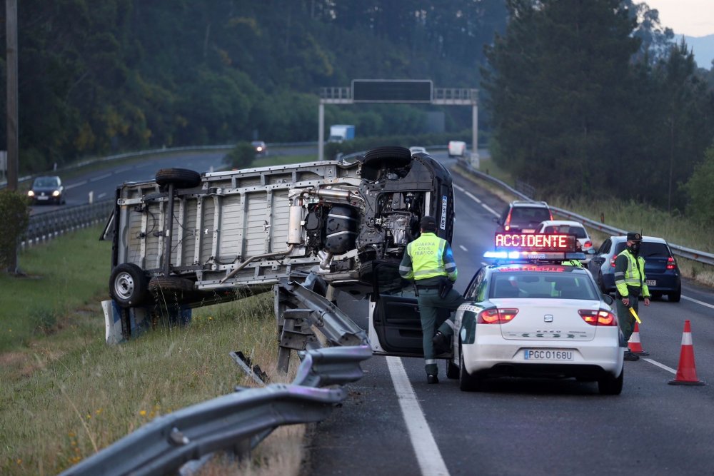 Mai mulţi români au intervenit într-un accident pe o şosea din Spania - momente-1627986126.jpg