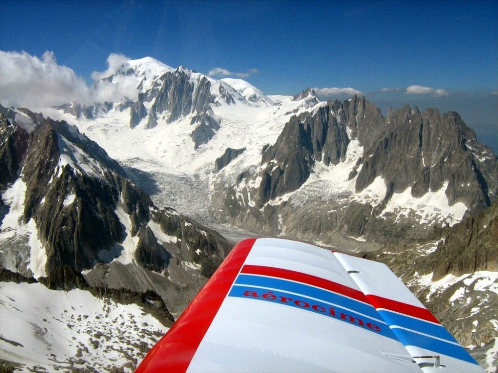 Un avion ușor  a aterizat  pe un ghețar  din Mont-Blanc - montblanc-1365172909.jpg