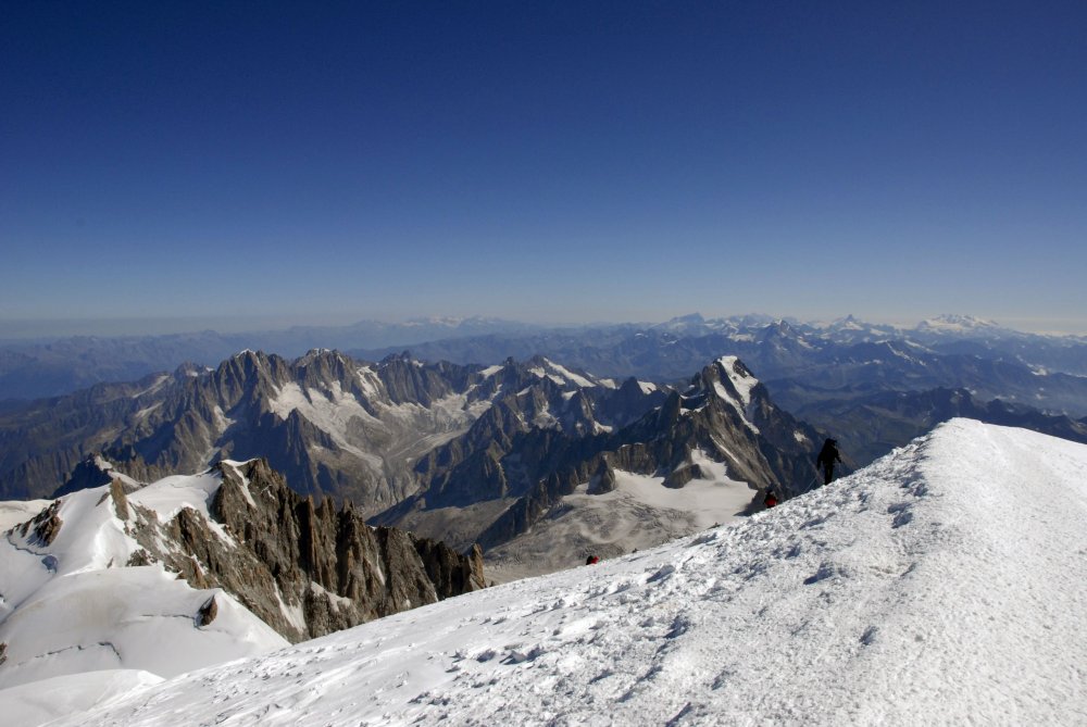 Decizie radicală. Vârful Mont Blanc nu va mai fi escaladat în perioada următoare - montblanc2-1531658551.jpg