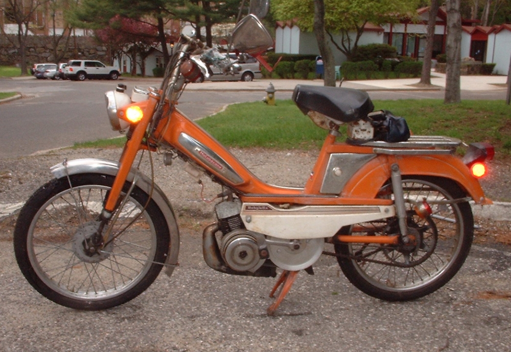 Anchetați pentru furtul unui moped - moped1-1336472122.jpg