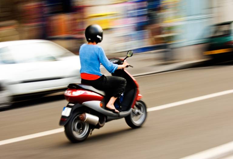 Veste bună pentru mopediști: școală auto din Constanța, autorizată pentru cursuri - moped1359068193-1371047682.jpg