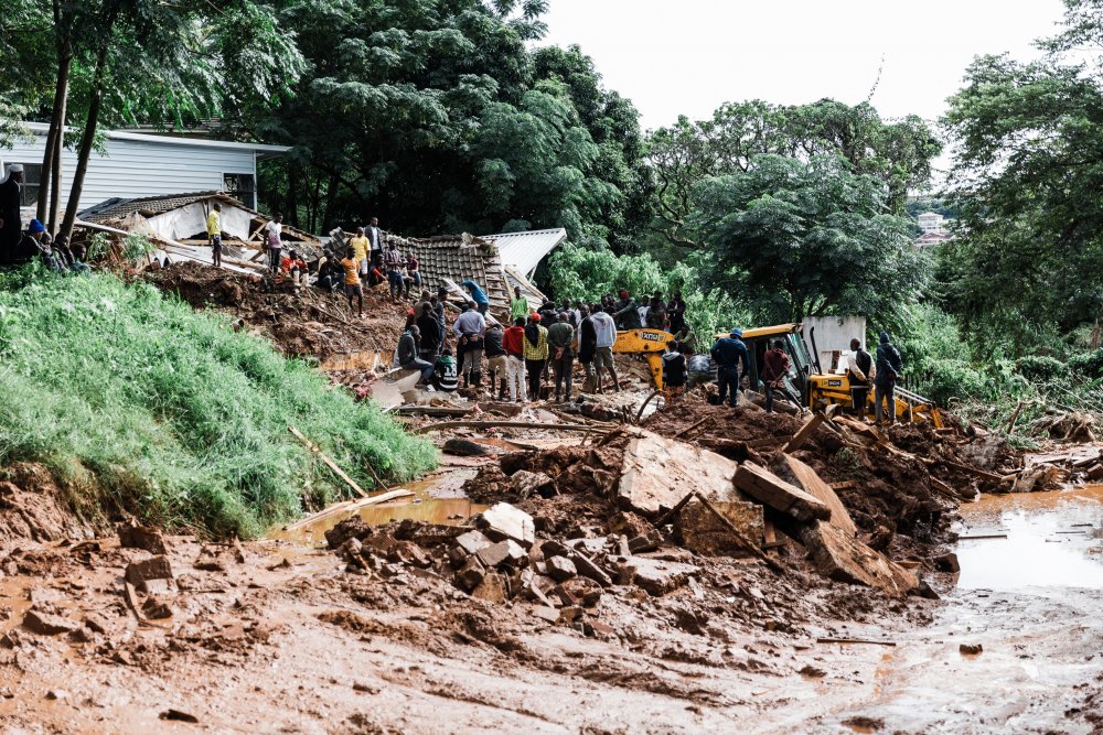 253 de persoane au murit în cele mai grave inundaţii din istoria Africii de Sud - mortiafrica-1649946436.jpg