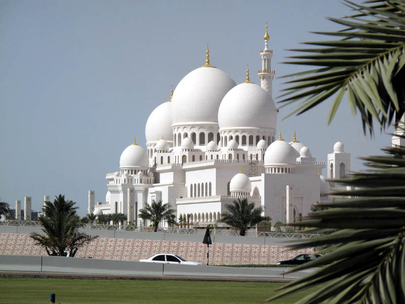 Pentru suflet: Marea Moschee Sheik Zayed, din Abu Dhabi - moscheepentrusuflet-1386939617.jpg