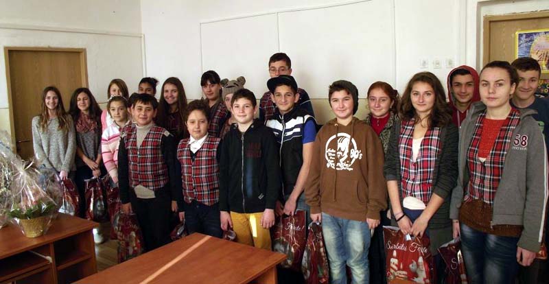 Moș Crăciun a ajuns la micii ecologiști de la Școala 2 Mai - moscraciunaajuns1-1387392109.jpg