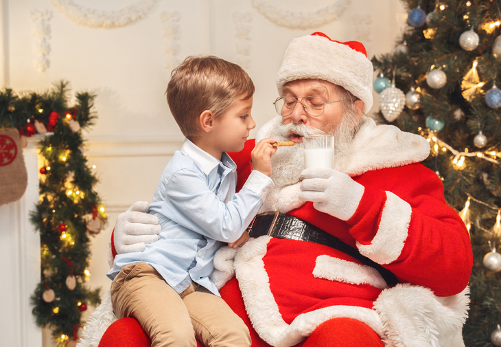 Fiţi și voi Moș Crăciun pentru copiii din familiile aflate în dificultate! - moscraciunbaietel64535900-1702808760.jpg