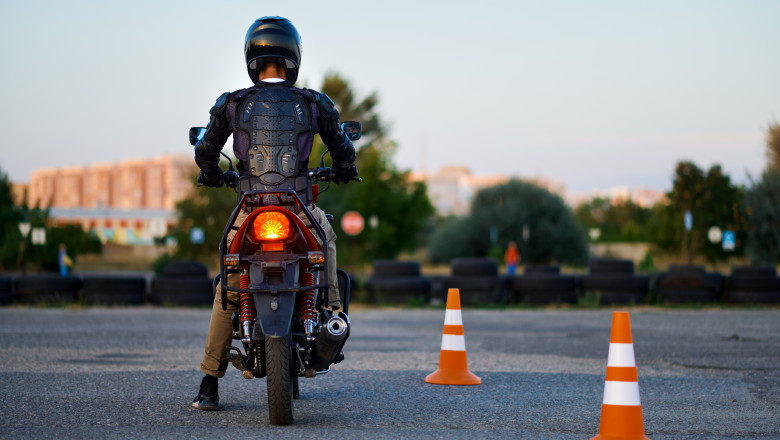 Examen mai greu pentru permisul de motocicletă. Cum va arăta proba de traseu - moto-1673890385.jpg