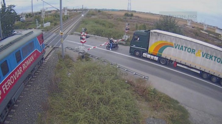 Motociclistul care a sfidat moartea trecând prin fața unui tren dezvăluie de ce a făcut acest gest - moto18650x435892522300-1505457624.jpg