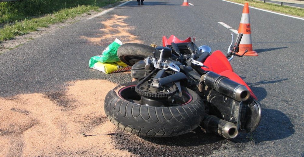 Accident rutier grav. Un motociclist a lovit un pieton. Ambele persoane au murit - motocicleta-1600500591.jpg