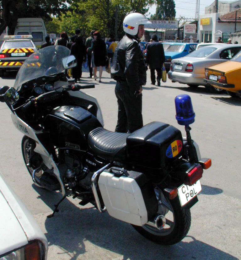 Polițist de la Rutieră, lovit de un microbuz în stațiunea Mamaia - motociclistrutiera-1313777286.jpg