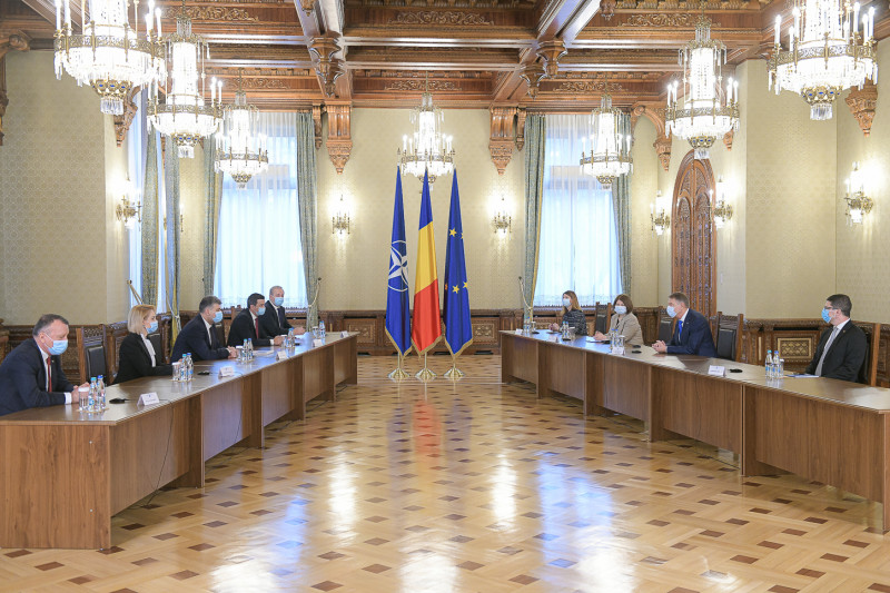 Au început consultările la Palatul Cotroceni. Delegația PNL, prima la discuții cu președintele Klaus Iohannis - mszoyxnoptlhmmjmzdezn2zhm2fhytax-1633945403.jpg