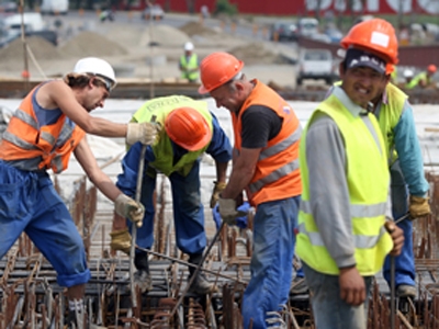 Angajatorii spanioli apelează în continuare la firme de recrutare din România - muncitoriconstructiib-1312895471.jpg