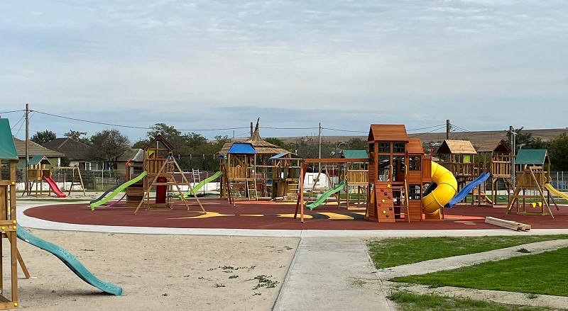 Administrația locală din orașul Murfatlar a finalizat un nou loc de joacă - murfatlar-loc-joaca-1701698242.jpeg