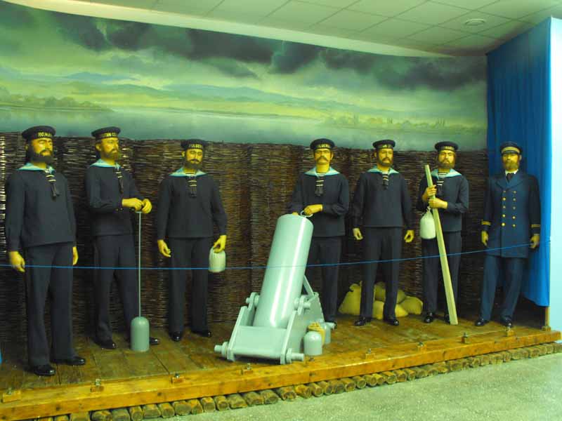 Parada mateloților, la Muzeul Marinei Române - muzeulmarineiromanecatalinaairim-1310503806.jpg