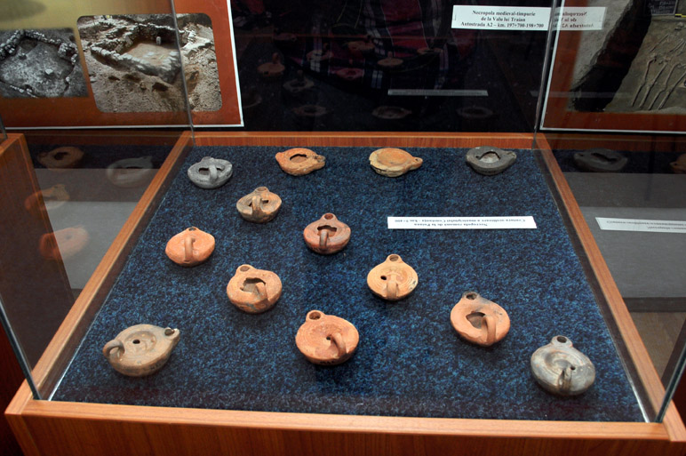 Ultimele descoperiri arheologice, într-o super-expoziție, la Muzeu - muzeupiataovidiu34-1317832042.jpg