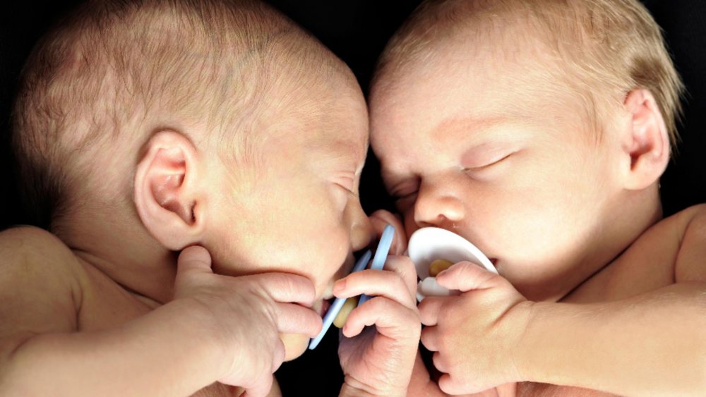 O naștere mai specială. O femeie cu două utere a născut gemeni, un băiat și o fetiță - nastere-1640878165.jpg