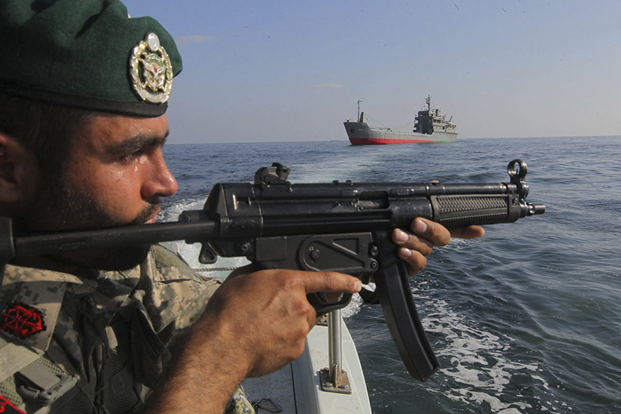 Iranul anunță că a capturat o navă străină care făcea contrabandă cu motorină - nava-1637400127.jpg
