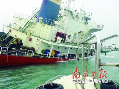 O navă cu 7.000 tone de acid sulfuric s-a scufundat în Marea Chinei de Sud - navaacid-1331744425.jpg