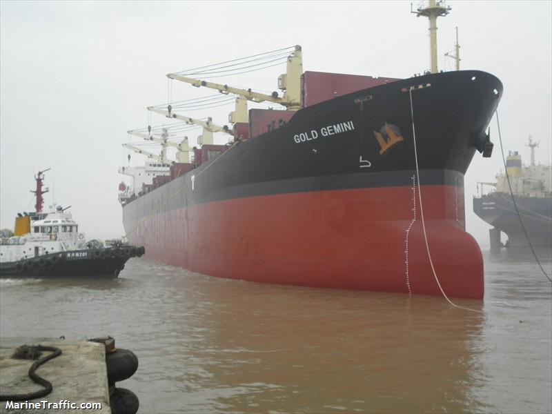 O navă a intrat în black-out pe Canalul Suez - navagodengemini-1475595308.jpg
