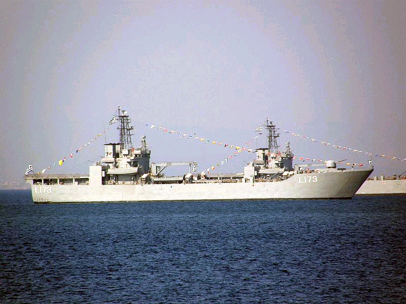 O navă școală a Forțelor Navale din Grecia a făcut escală în portul Constanța - navascoalagreciacopy-1343566652.jpg