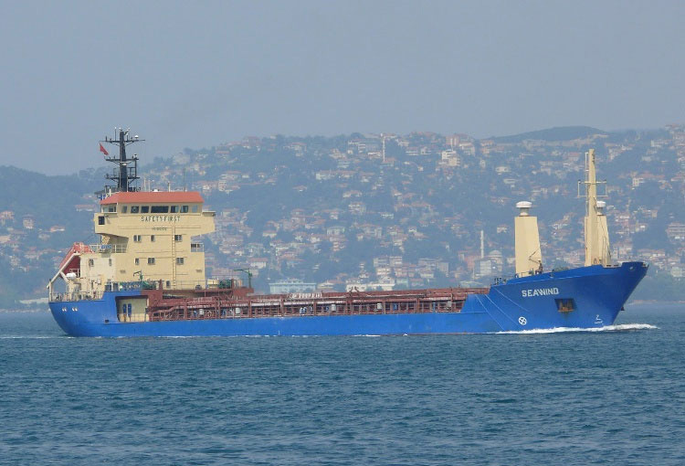 Un cargou bulgăresc cu 13 marinari la bord s-a scufundat - navaseawind-1341342784.jpg
