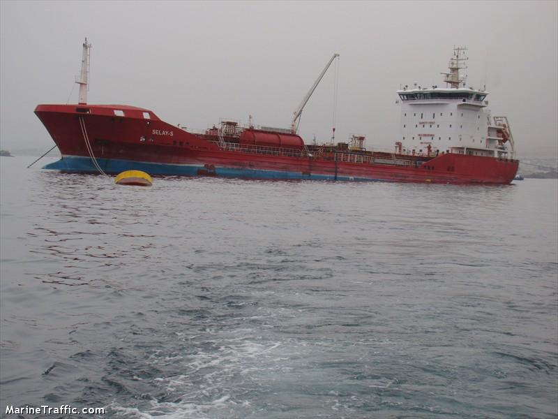 Grav accident la Dardanele: O navă care a încărcat animale în portul Midia a intrat în coliziune cu un tanc chimic - navaselays-1380635697.jpg