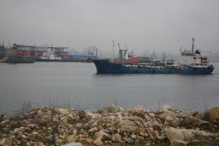84 nave și-au anunțat sosirea în porturile românești - navavaporport-1348126090.jpg