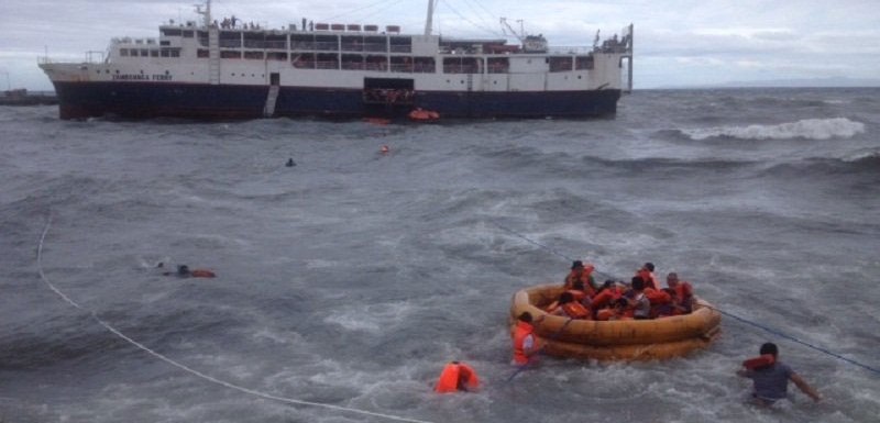 Un ferry-boat cu 200 de pasageri a eșuat în Filipine - navazamboangaferry-1357227850.jpg