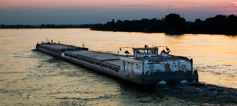 O navă bulgărească a eșuat pe Dunăre - nave-1457113095.jpg