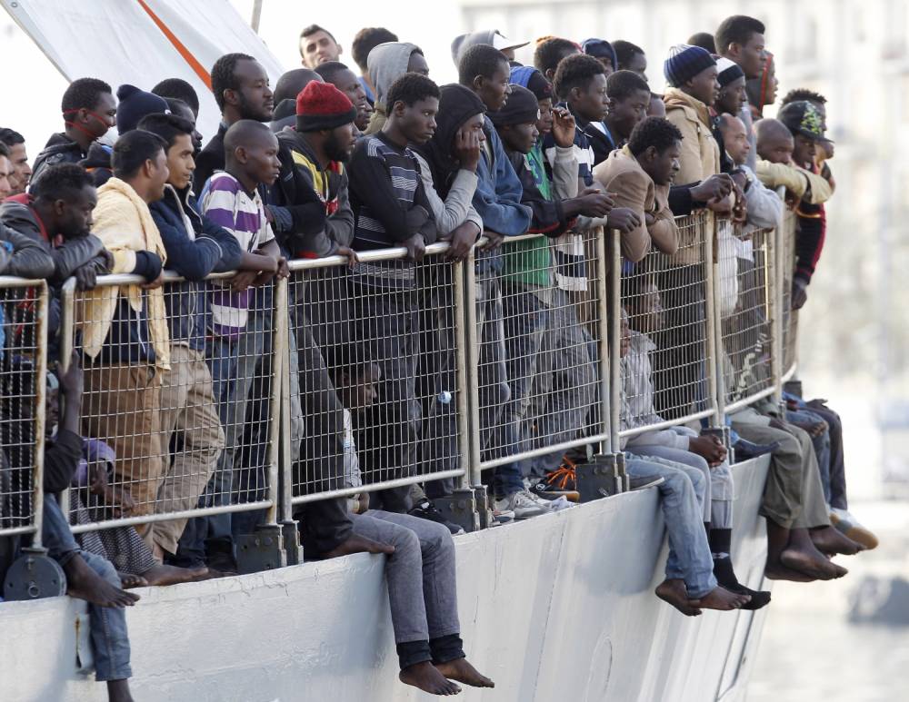 Turcia a interceptat 350 de imigranți care se îndreptau spre Lesbos - negri-1459100886.jpg