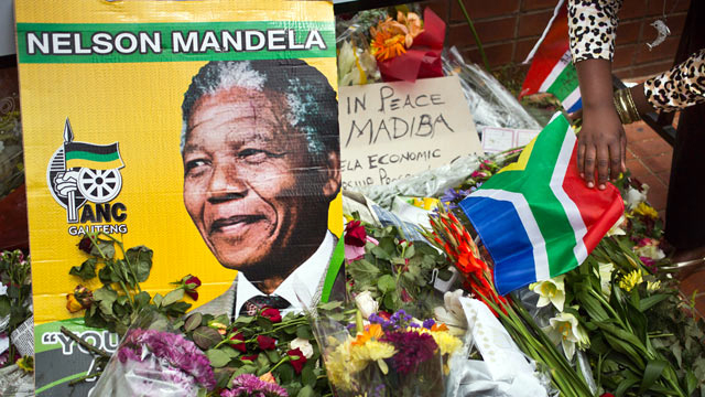 Nelson Mandela, condus  pe ultimul drum - nelson-1387124555.jpg