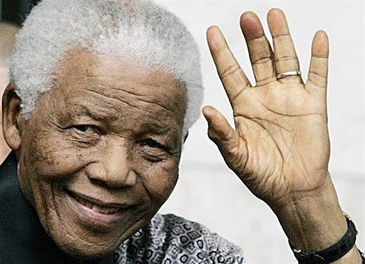 Funerariile lui Mandela reunesc peste o sută de lideri mondiali - nelsonmandelalefthand-1386660616.jpg