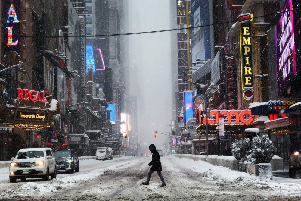 Oraşul New York se confruntă cu prima ninsoare importantă din acest an - new-york-ninsoare-1677678865.jpg