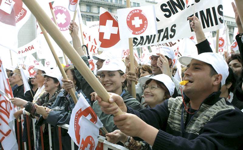 Sanitas suspendă greva, dar continuă negocierile - newsimage22100917716-1403868134.jpg
