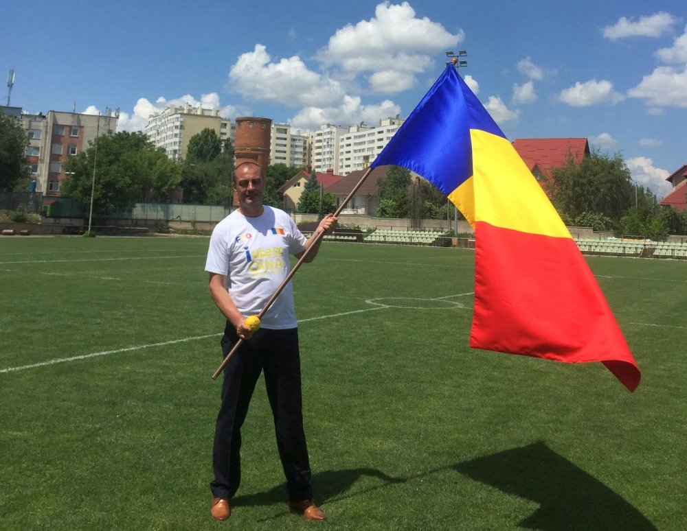 Nicolae Dobre, prezent la meciul demonstrativ de oină de la Chişinău - nicolae-1623597844.jpg