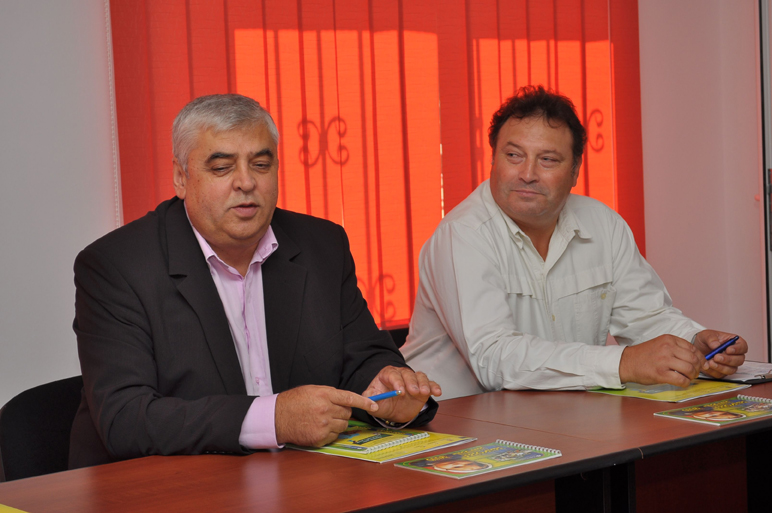 Cum vrea primarul din Limanu să reducă abandonul școlar - nicolaeurdeasiluigifraico-1317229243.jpg