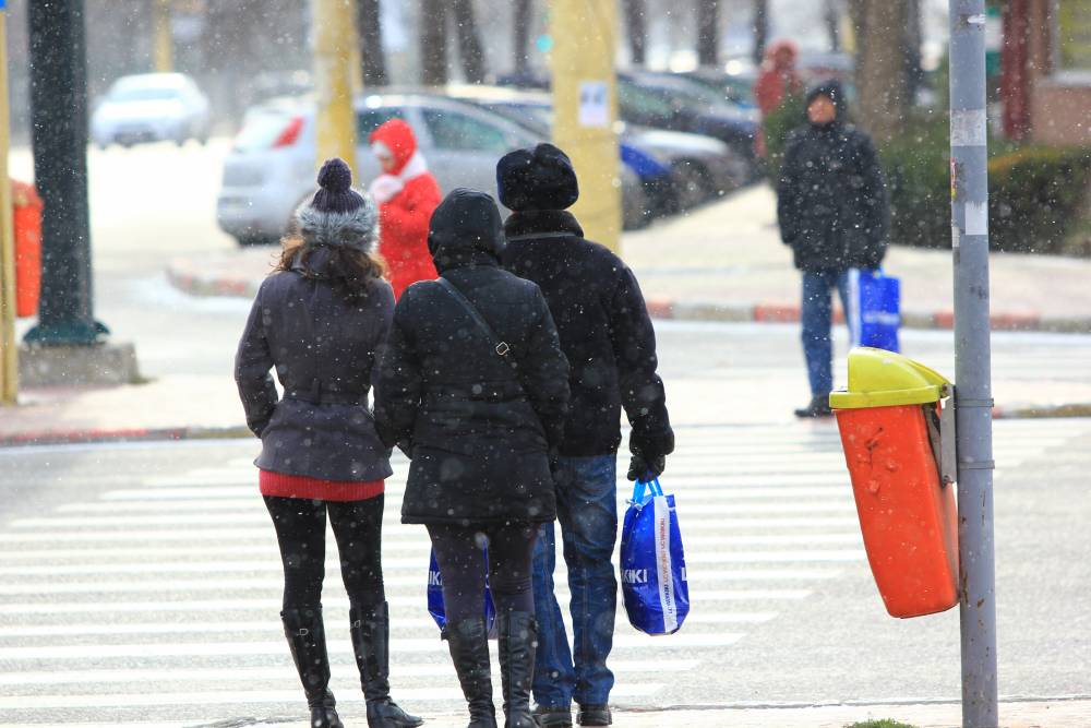 GER LA CONSTANȚA. Patru oameni ai străzii, adăpostiți de Primăria Constanța - ninsoareiarnager1-1453283824.jpg