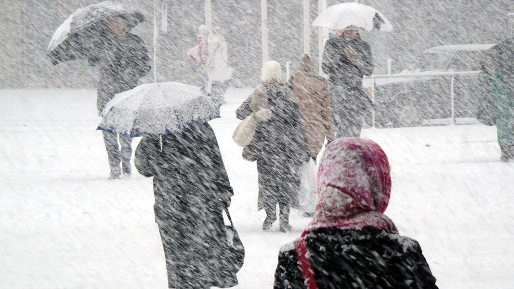 VAL POLAR PESTE ROMÂNIA! Vremea se va răci accentuat și se întorc ninsorile - ninsoarezapada-1550666490.jpg