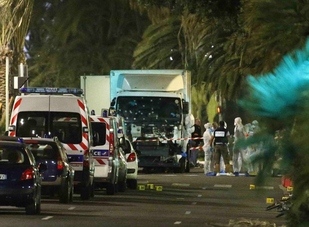 ATAC FRANȚA / Autorul atacului de la Nisa a inspectat locul masacrului, cu camionul, de două ori, pe 12 și 13 iulie - nisaatac-1468748513.jpg