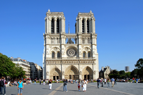 Sinucidere  la catedrala  Notre-Dame din Paris - notredame-1369226506.jpg