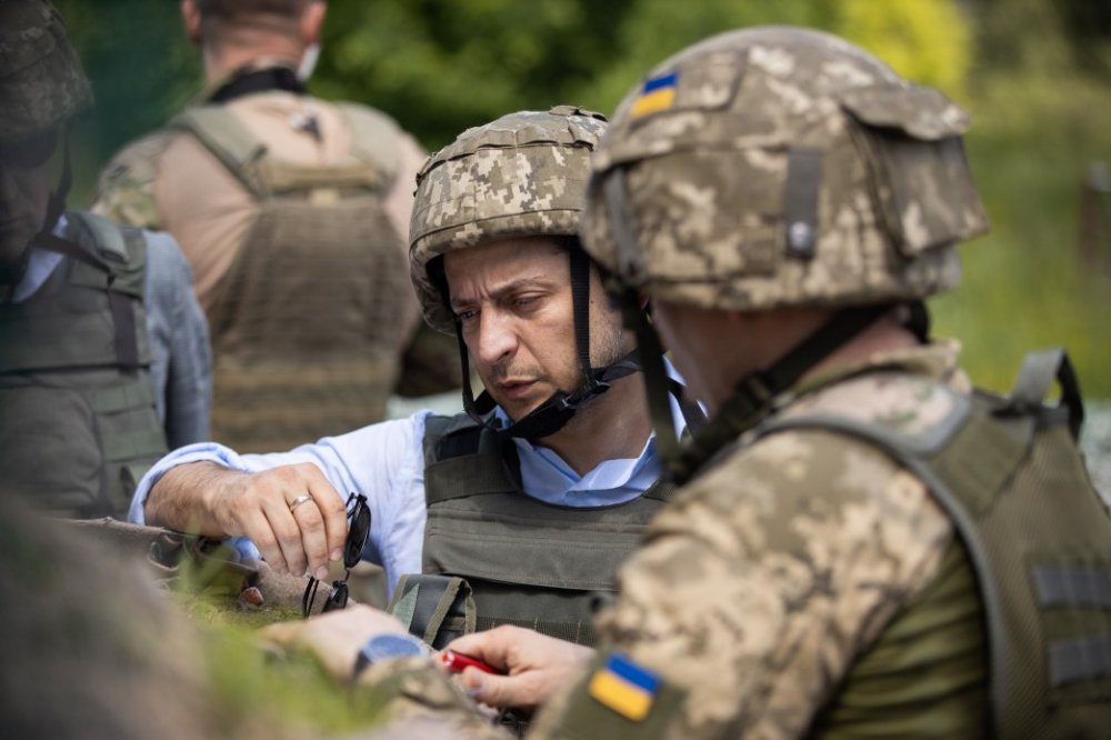 Noul președinte al Ucrainei s-a dus pe linia frontului - noul-1559073086.jpg