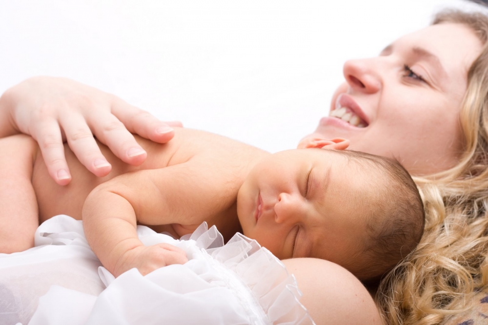 Vârsta gravidei poate influența apariția unor afecțiuni grave la copii - nounascutsimama-1393234809.jpg