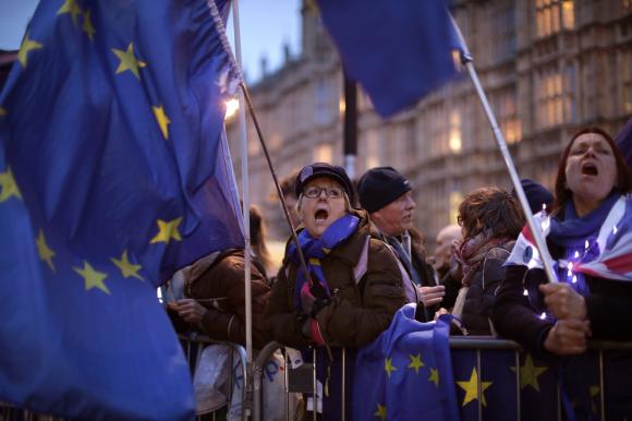 Britanicii ies în stradă pentru a cere un nou referendum pe Brexit - ntgwjmhhc2g9zdbkmdayyzhjzmm2mmjh-1553341418.jpg