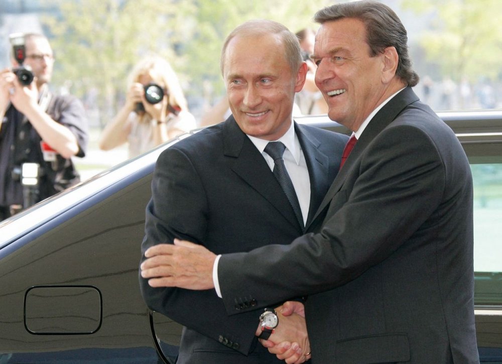 Fostul cancelar german Gerhard Schroder:  „Nu voi renunţa la dialogul cu Vladimir Putin” - nuvoi-1657541029.jpg