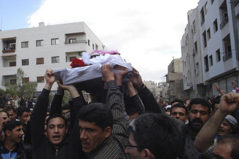 Masacru în timpul violențelor de duminică în Siria - oameniucisisiria-1333374629.jpg